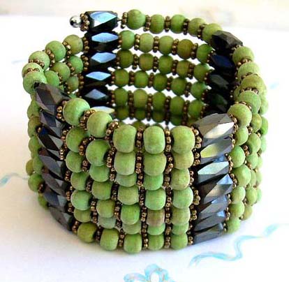   Traditional women's fashion jewelry costume store wholesale China green wooden bead magnetic hematite wrap around jewelry  