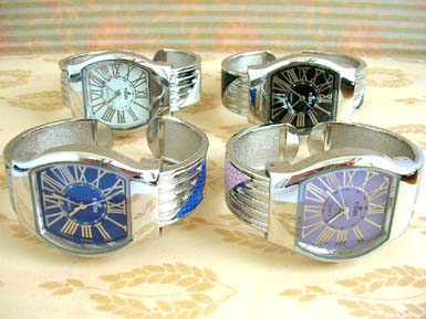 Vintage men's fashion watches China company wholesale roman number men's bangle watch